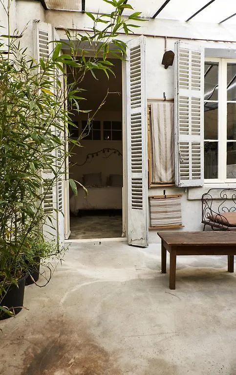 Apartment Une Nuit Dans L'Arriere Boutique Hotel Marseille