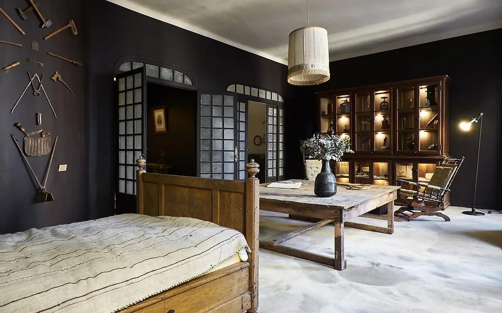 Une Nuit Dans L'Arriere Boutique Hotel Marseille France