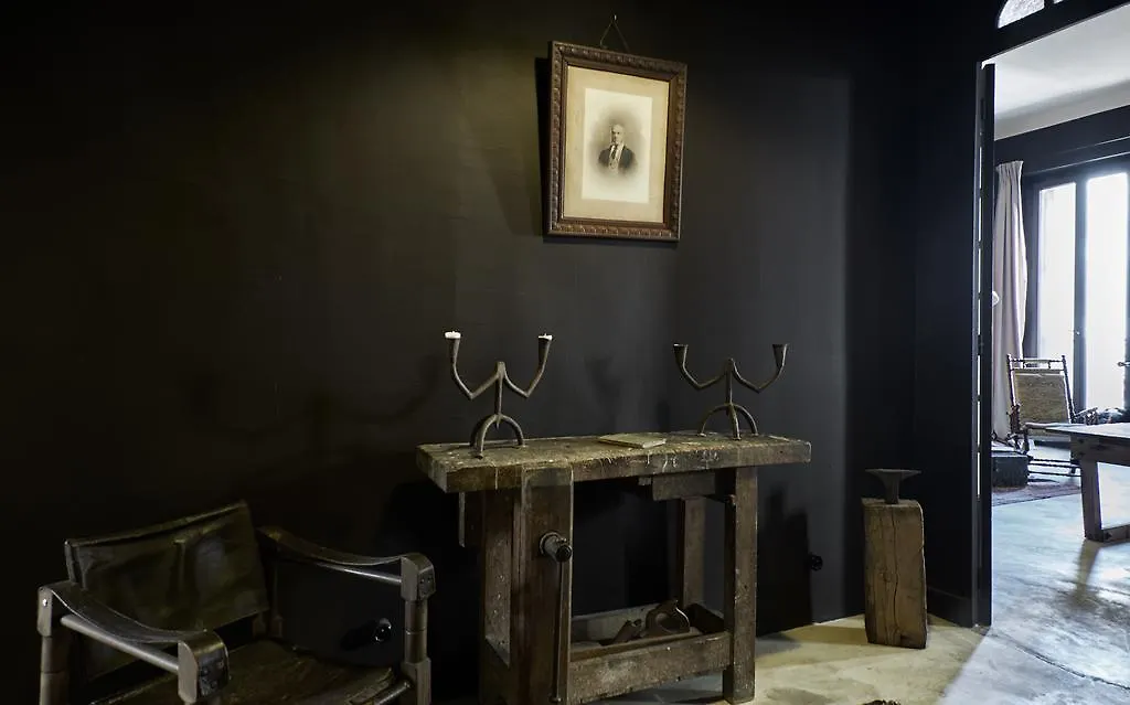 Отель Une Nuit Dans L'Arriere Boutique Марсель 0*,